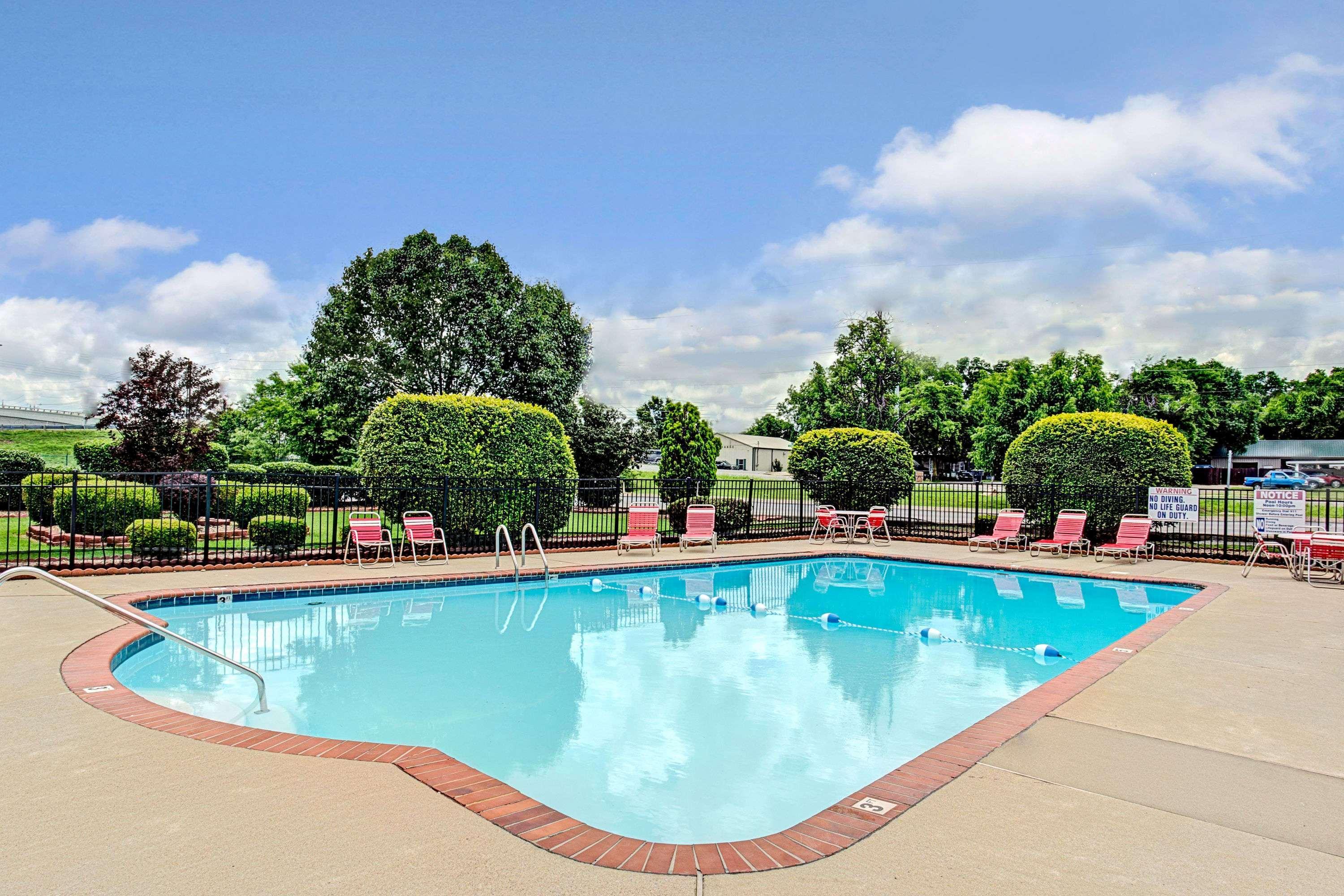 Ramada By Wyndham Murfreesboro Exterior foto